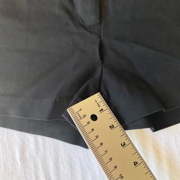 Old Navy Women’s Casual Khaki Short Shorts size 6 US, Solid Black - Picture 4 of 10